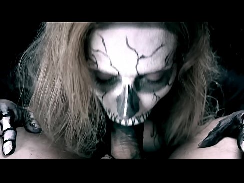 ❤️ Demon djevojka siše kurac svojim crnim ustima i guta spermu. ☑ Seks na hr.punkbass.ru ❌❤